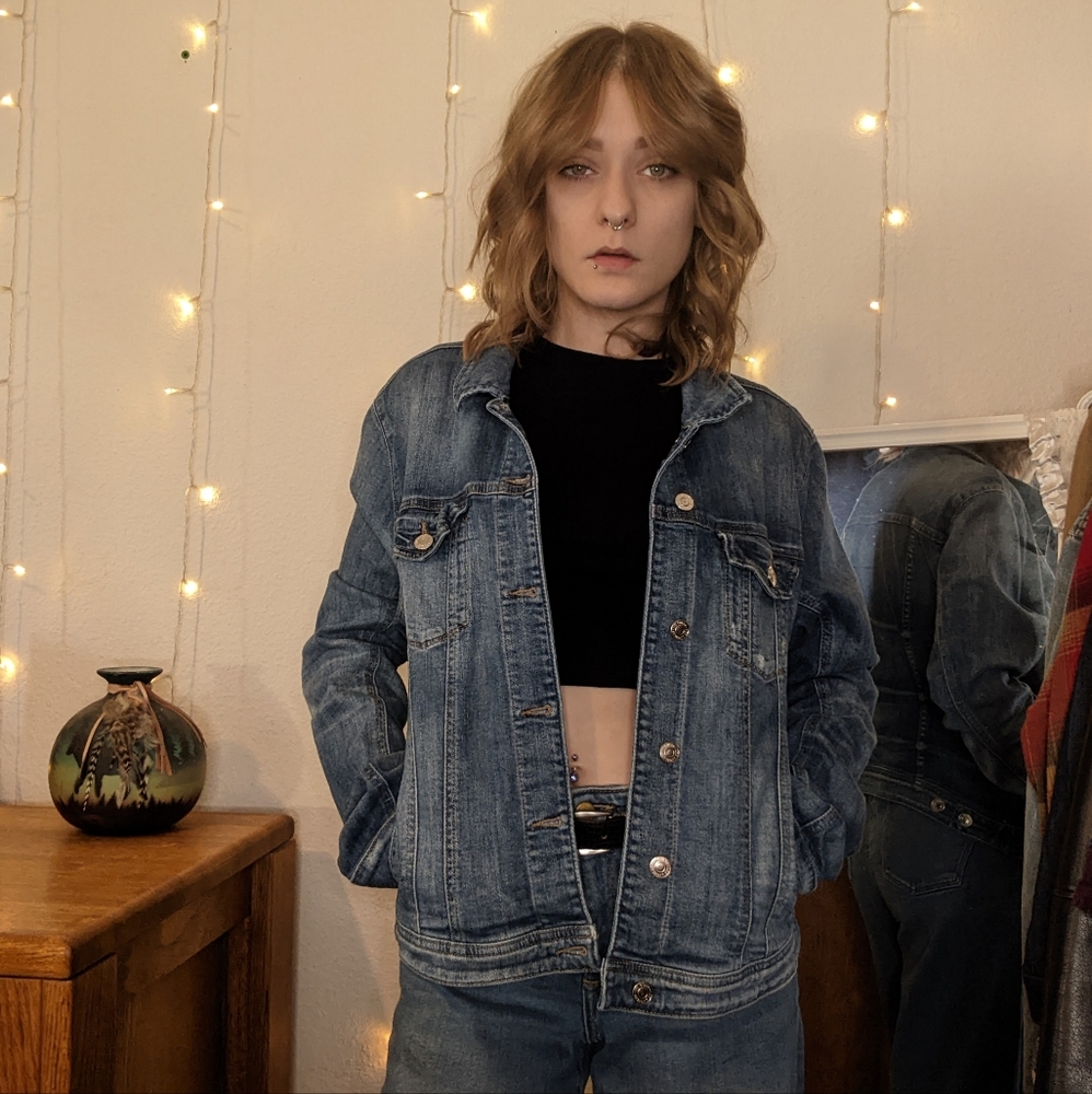GUESS Medium Wash Denim Jacket